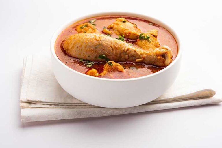Aromatic and Flavorful Chicken Massaman Curry